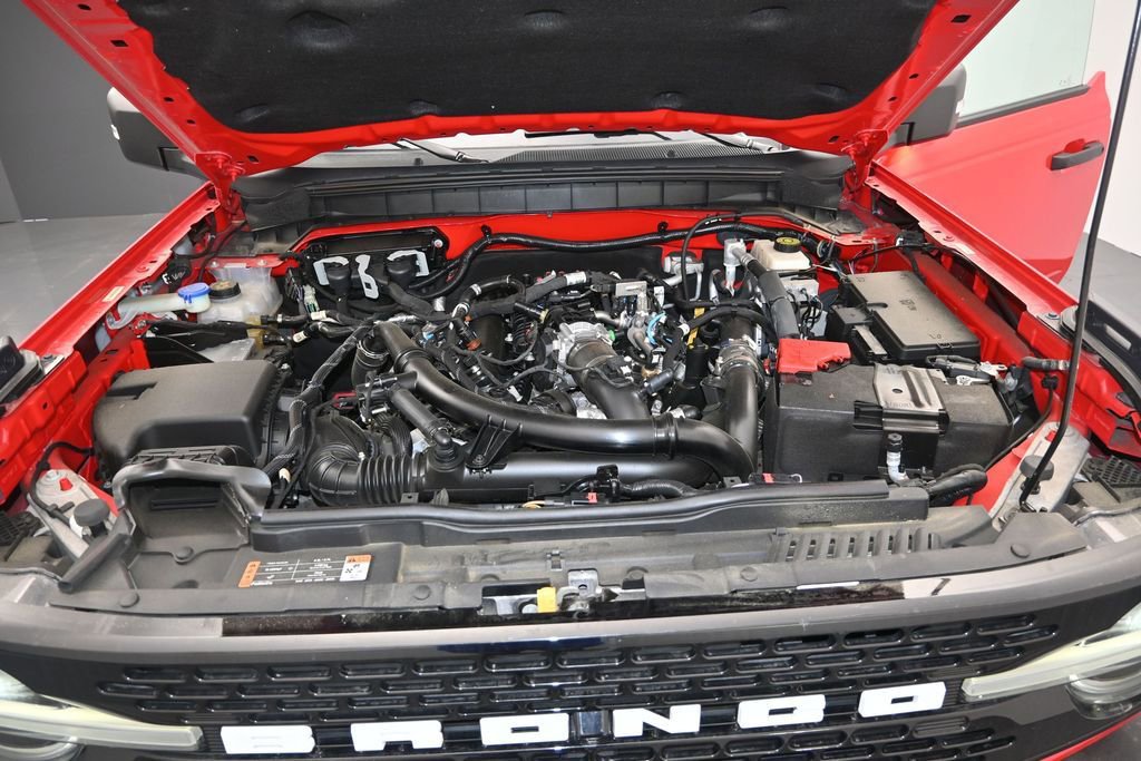 Certified 2022 Ford Bronco Wildtrak AWD/4WD image 12