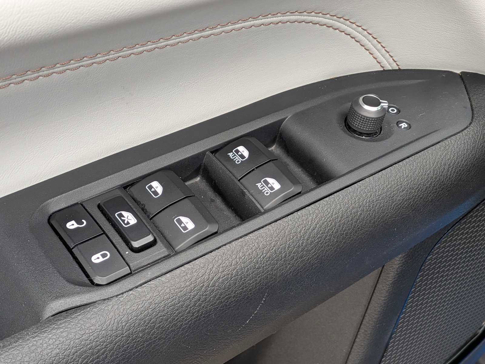 Used 2025 Jeep Compass Limited AWD/4WD image 17