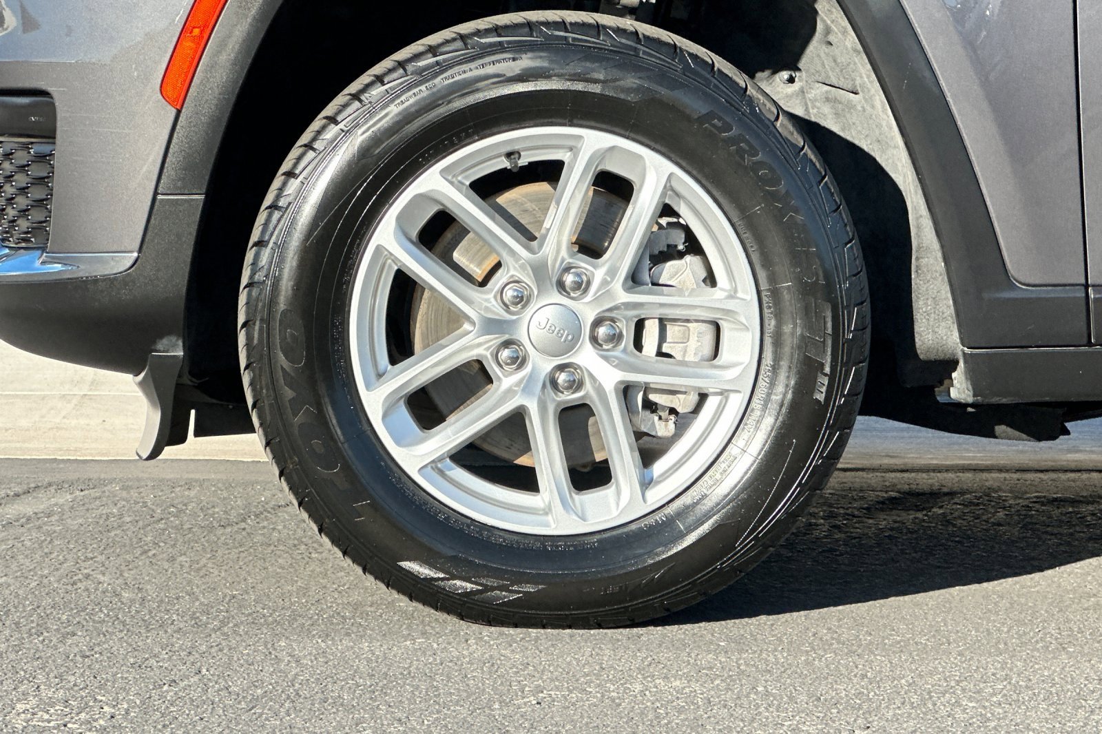 Used 2024 Jeep Grand Cherokee L Laredo image 26