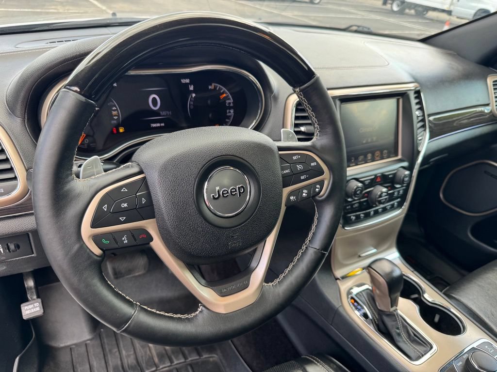 Used 2017 Jeep Grand Cherokee Overland w/ Jeep Active Safety Group AWD/4WD image 32