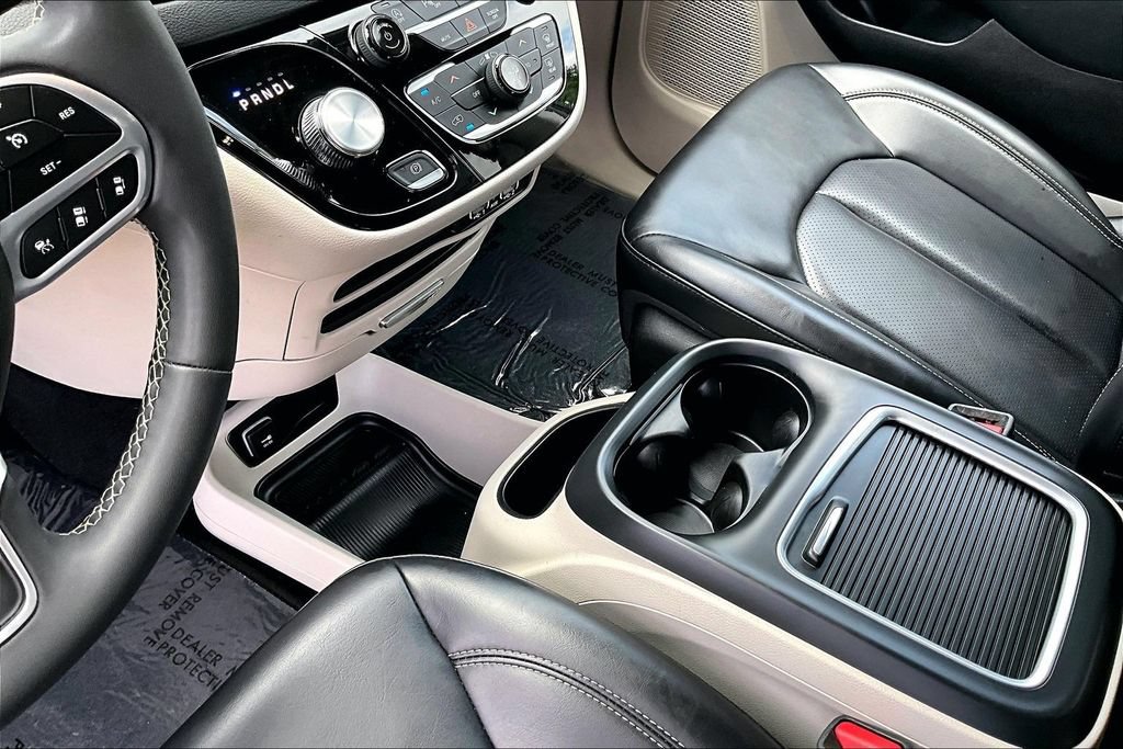 Used 2023 Chrysler Pacifica Touring-L FWD image 15