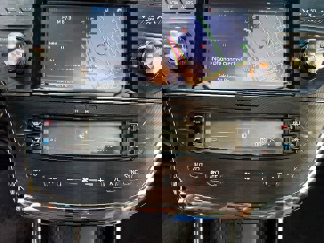 Used 2018 Toyota Avalon Limited image 29