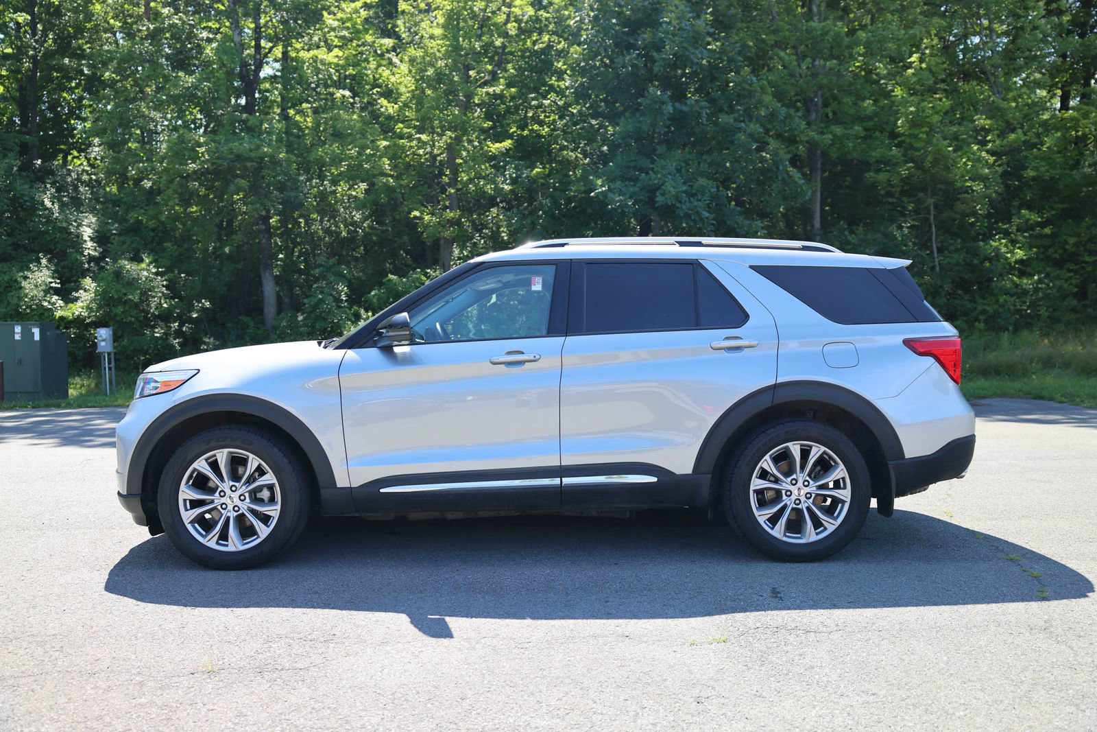 Certified 2023 Ford Explorer Limited w/ Limited Technology Package AWD/4WD image 8