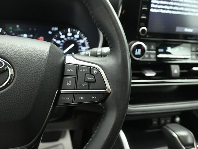 Used 2021 Toyota Highlander XLE AWD/4WD image 17