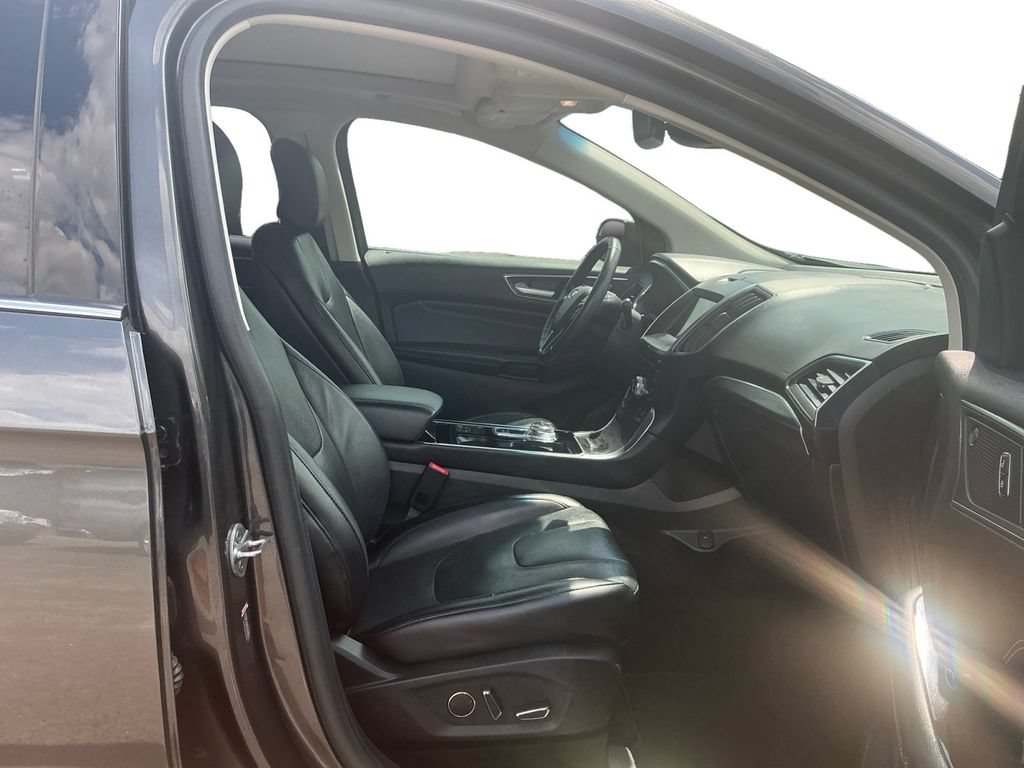 Certified 2019 Ford Edge Titanium w/ Equipment Group 301A FWD image 22