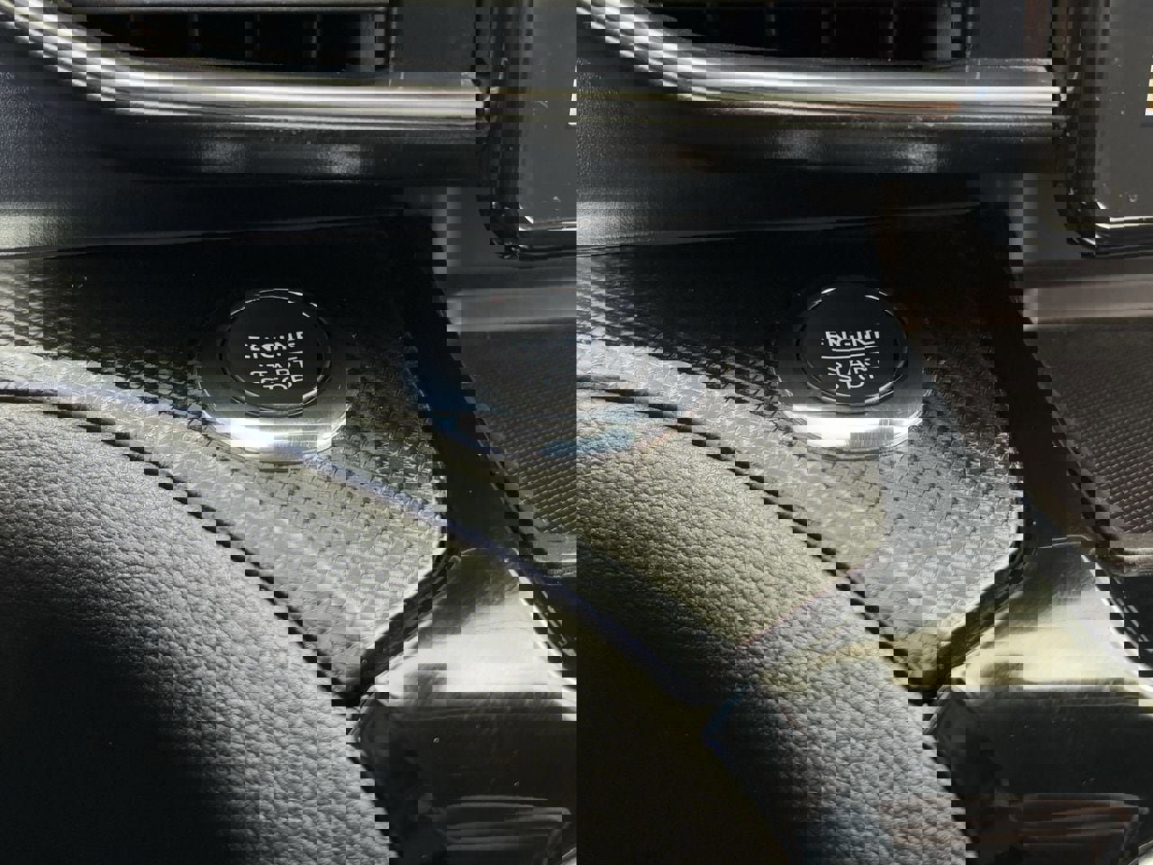 Certified 2022 Ford Explorer ST-Line w/ Class IV Trailer Tow Package image 18