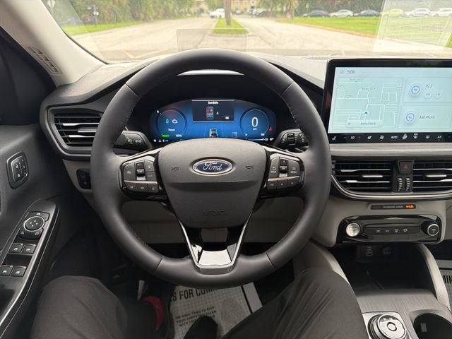 Certified 2025 Ford Escape Platinum w/ Premium Technology Package FWD image 18