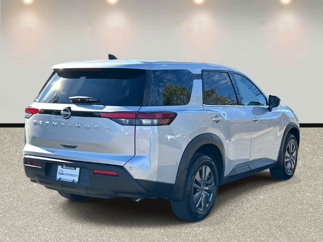Used 2025 Nissan Pathfinder S FWD image 5