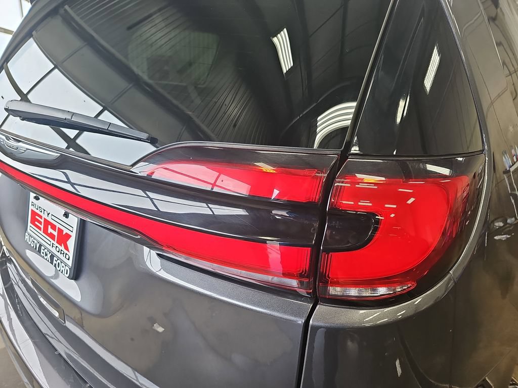 Used 2023 Chrysler Pacifica Touring-L FWD image 33