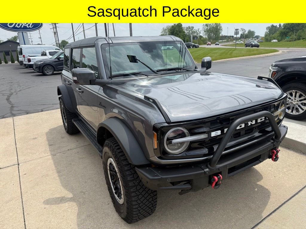 Certified 2022 Ford Bronco Outer Banks w/ Sasquatch Package AWD/4WD image 3