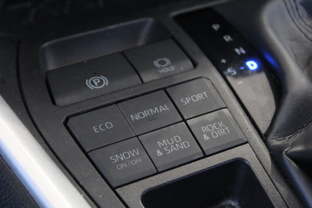 Used 2025 Toyota RAV4 LE AWD/4WD image 19