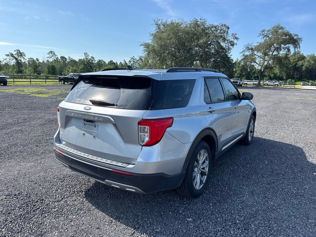 Certified 2022 Ford Explorer XLT w/ Equipment Group 202A RWD image 6