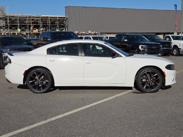 Used 2019 Dodge Charger SXT w/ Blacktop Package RWD image 2