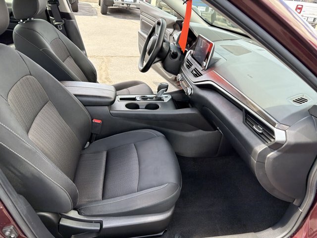 Used 2025 Nissan Altima 2.5 SV FWD image 13