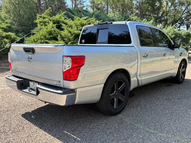 Used 2017 Nissan Titan SV RWD image 5
