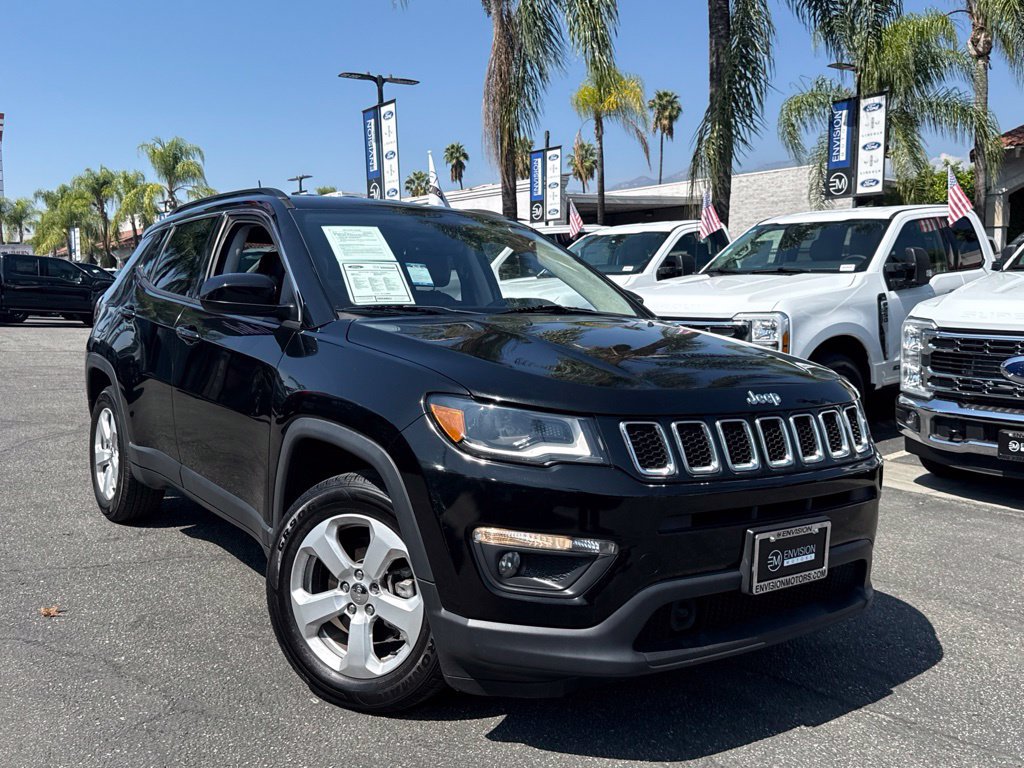 Used 2018 Jeep Compass Latitude w/ Popular Equipment Group FWD image 3
