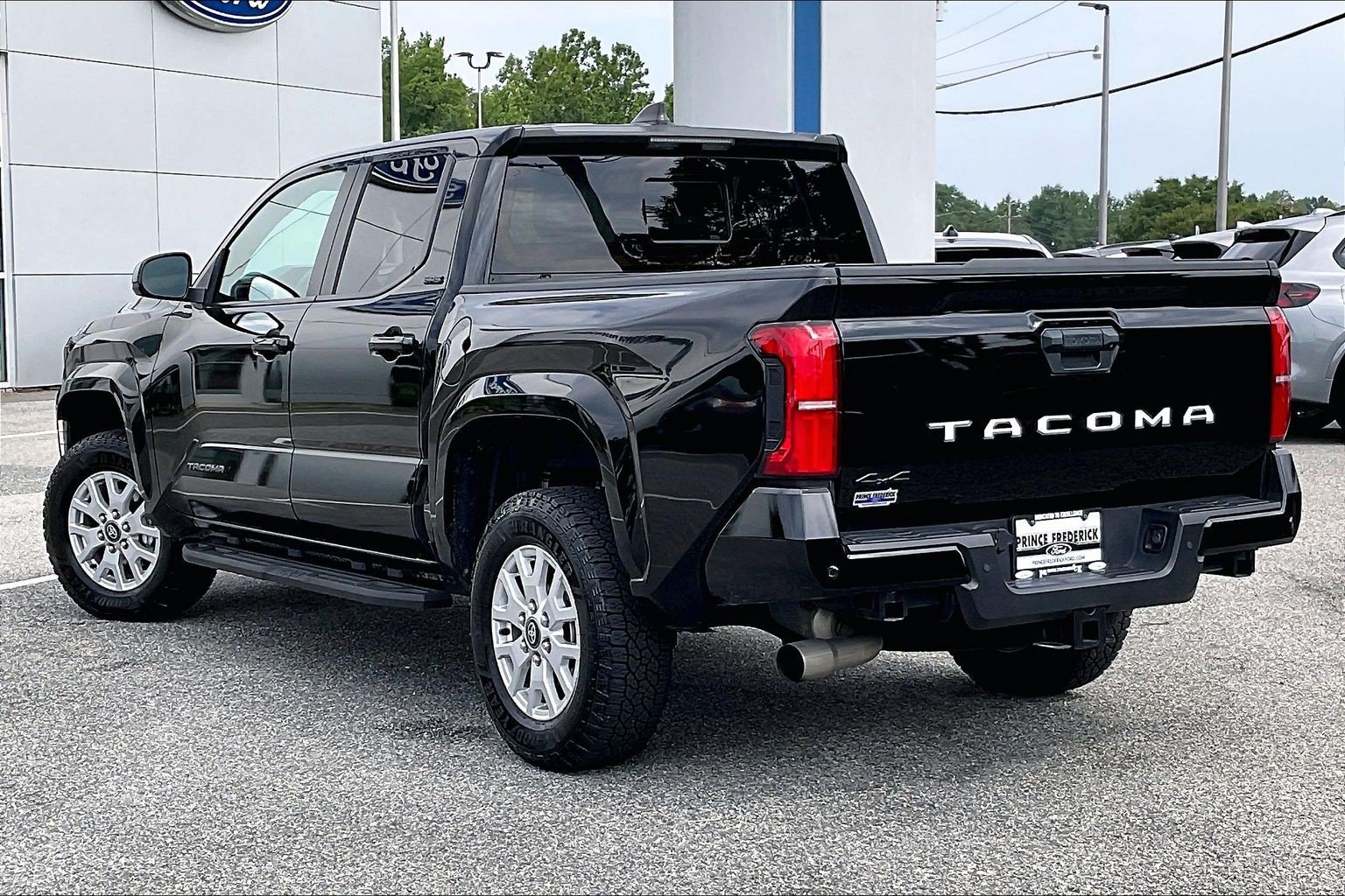 Used 2024 Toyota Tacoma SR5 AWD/4WD image 11