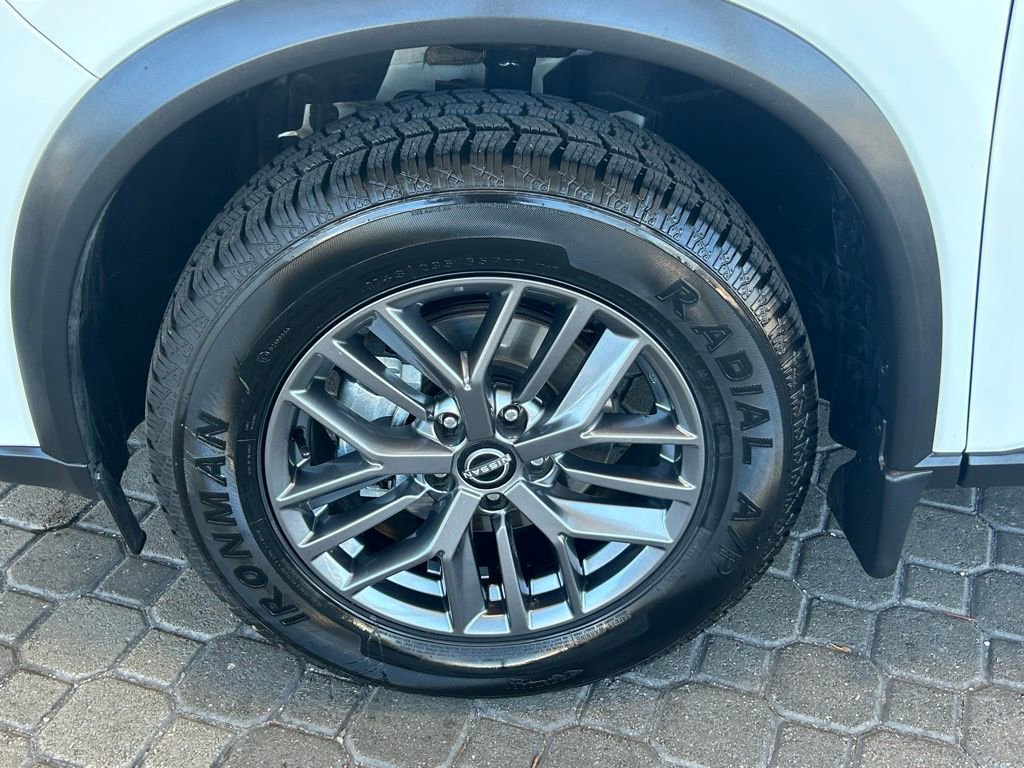 Used 2024 Nissan Rogue S image 17