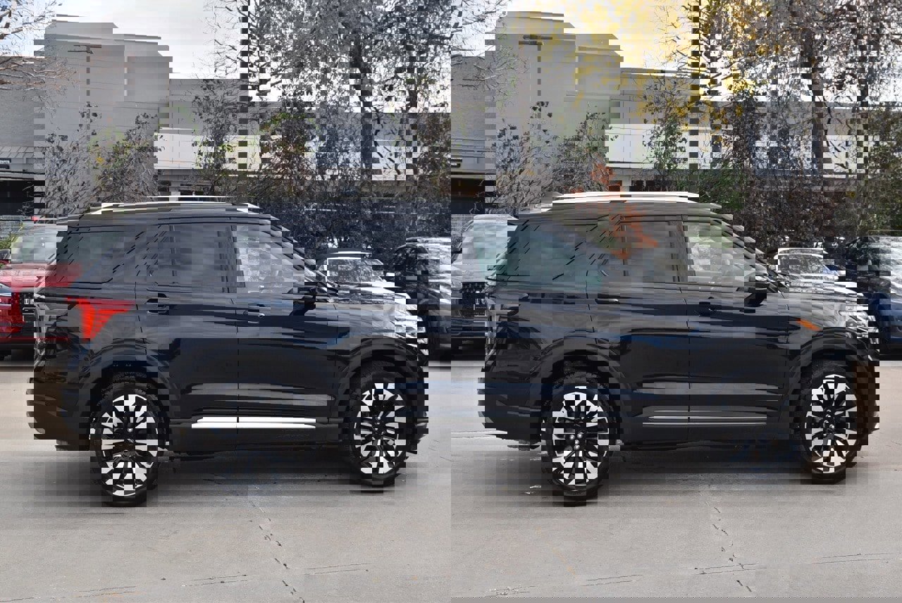 Certified 2025 Ford Explorer Platinum w/ LUX Leather Package image 10