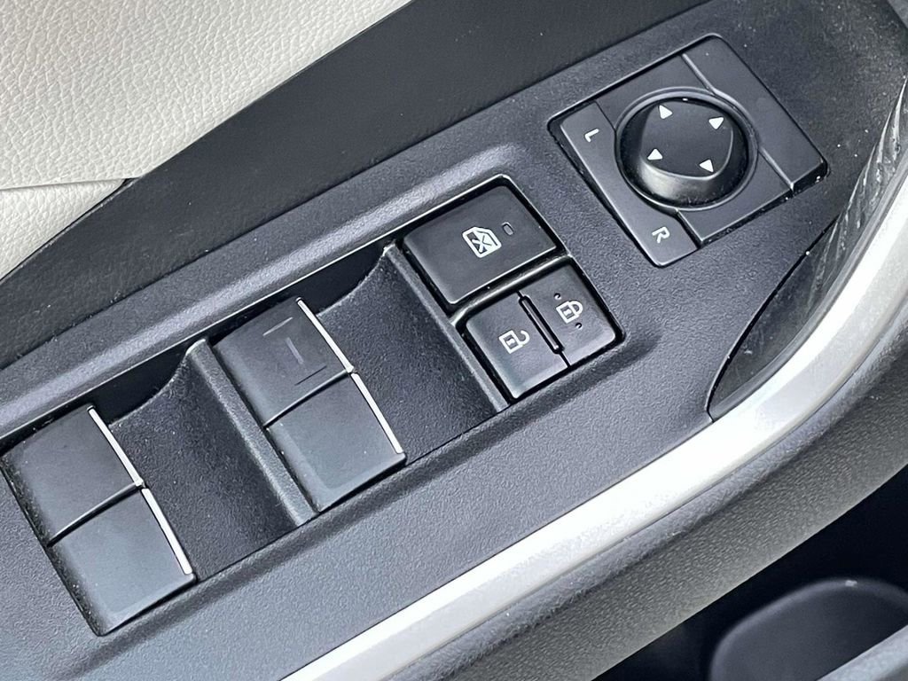 Used 2020 Toyota RAV4 XLE Premium image 18