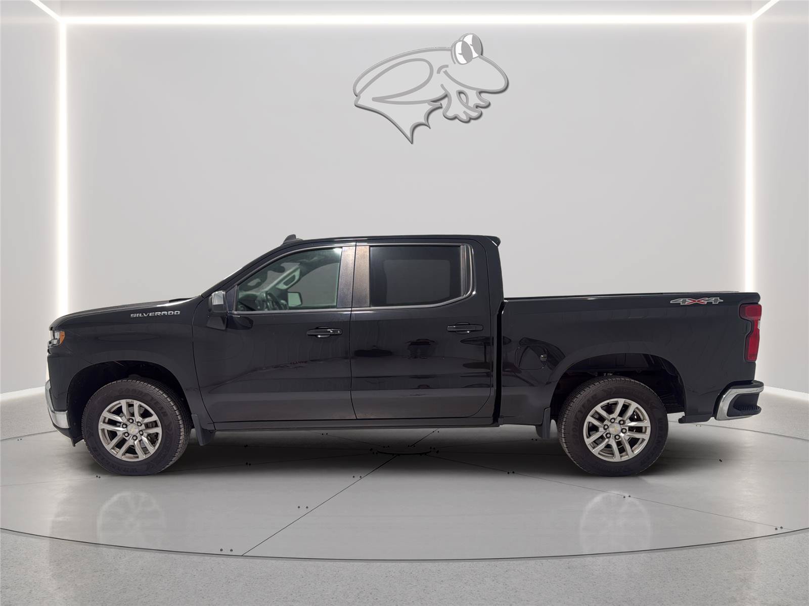 Used 2021 Chevrolet Silverado 1500 LT AWD/4WD image 2