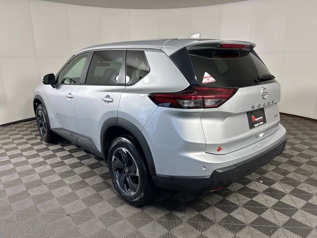 Used 2025 Nissan Rogue SV AWD/4WD image 4