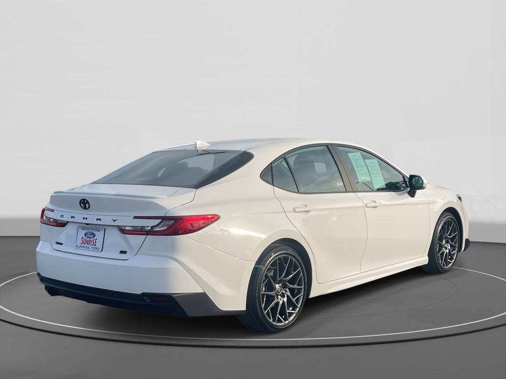 Used 2025 Toyota Camry SE image 4