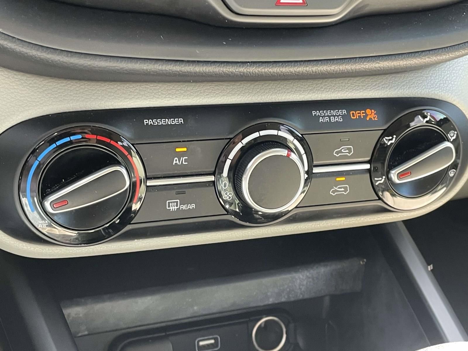 Used 2024 Kia Soul LX w/ Option Group 015 FWD image 21