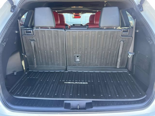 Used 2024 Toyota Highlander XSE FWD image 10