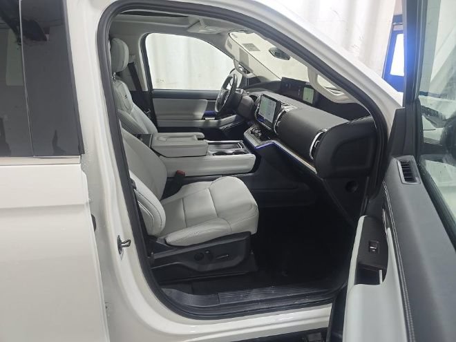 Certified 2025 Ford Expedition Max Platinum AWD/4WD image 11
