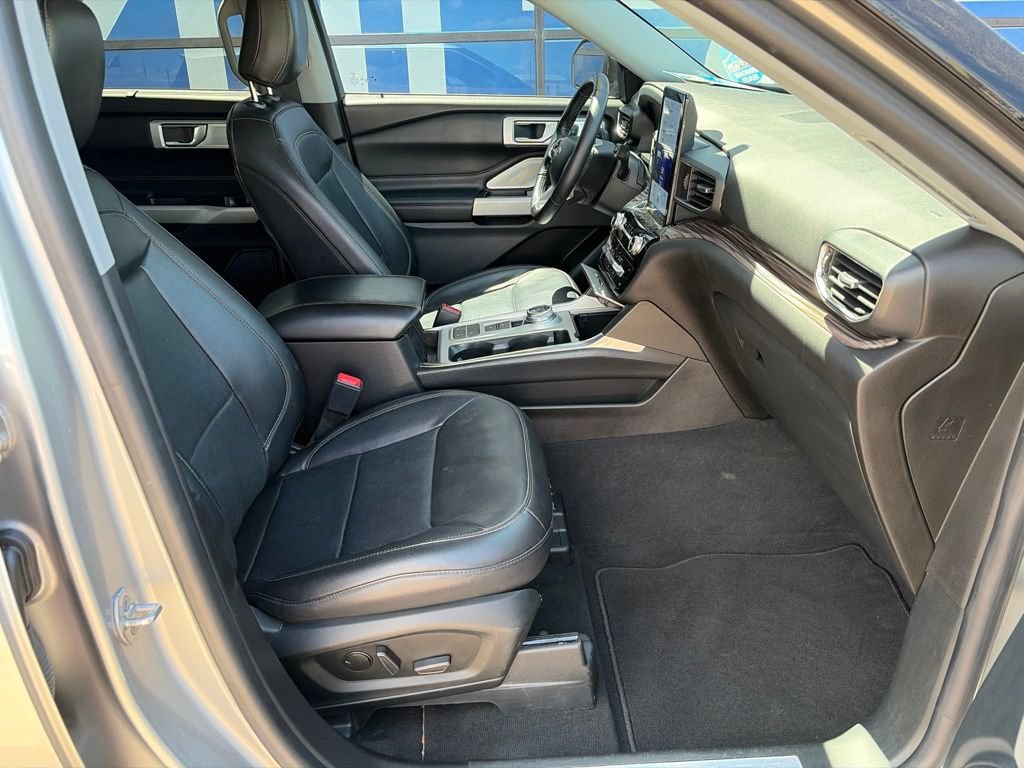 Certified 2022 Ford Explorer Limited w/ Limited Technology Package RWD image 12