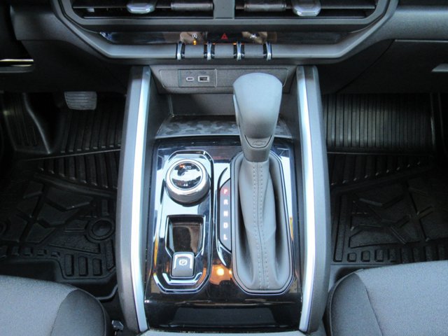 Used 2025 Chevrolet Colorado Trail Boss AWD/4WD image 28