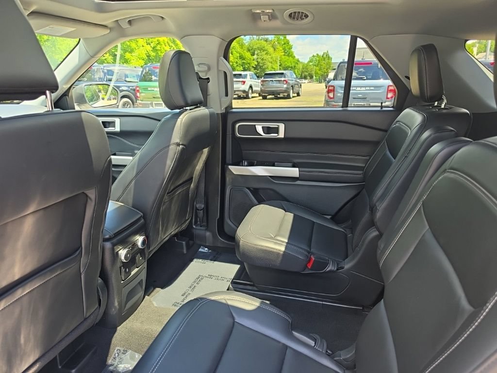 Certified 2023 Ford Explorer XLT w/ Equipment Group 202A AWD/4WD image 11