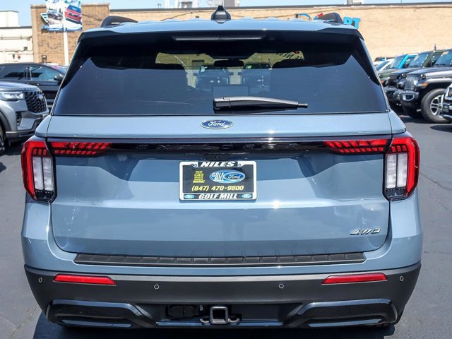 Certified 2025 Ford Explorer ST-Line image 3