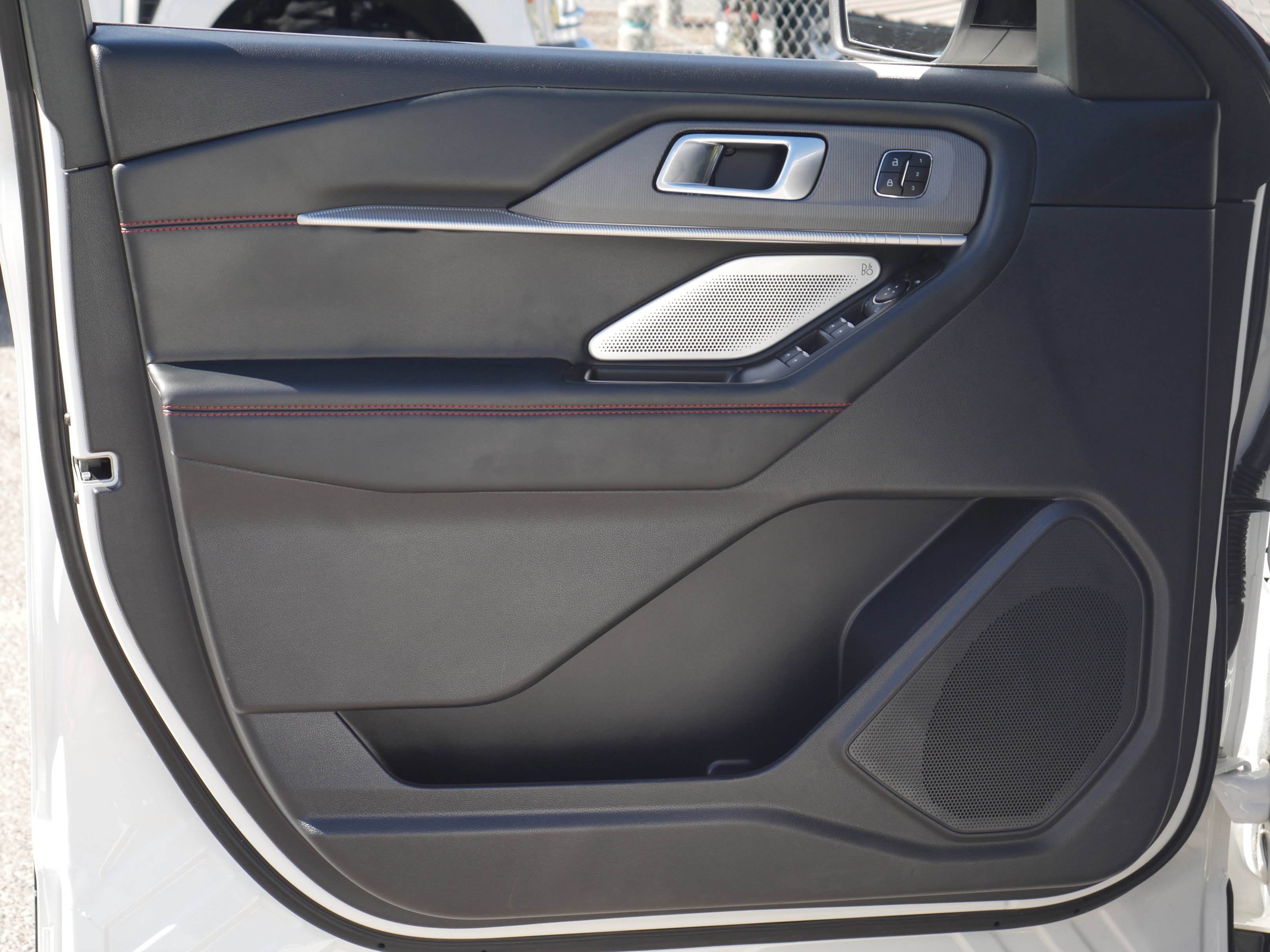 Certified 2025 Ford Explorer ST AWD/4WD image 44
