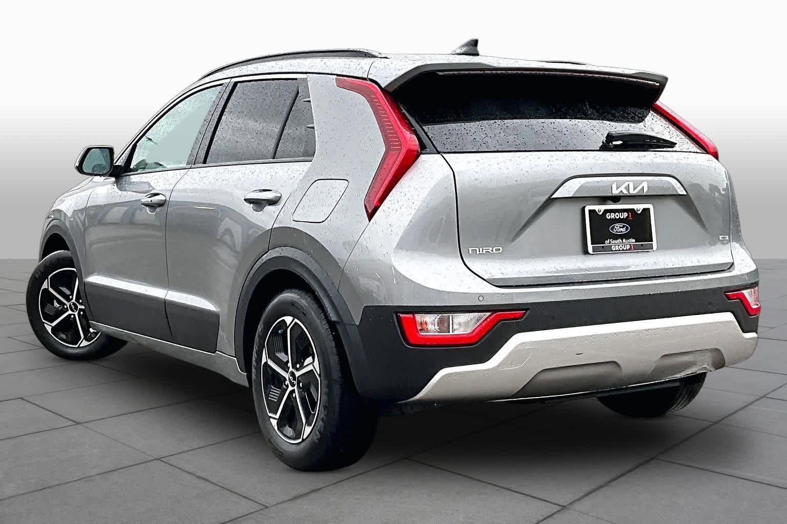 Used 2023 Kia Niro EX FWD image 12