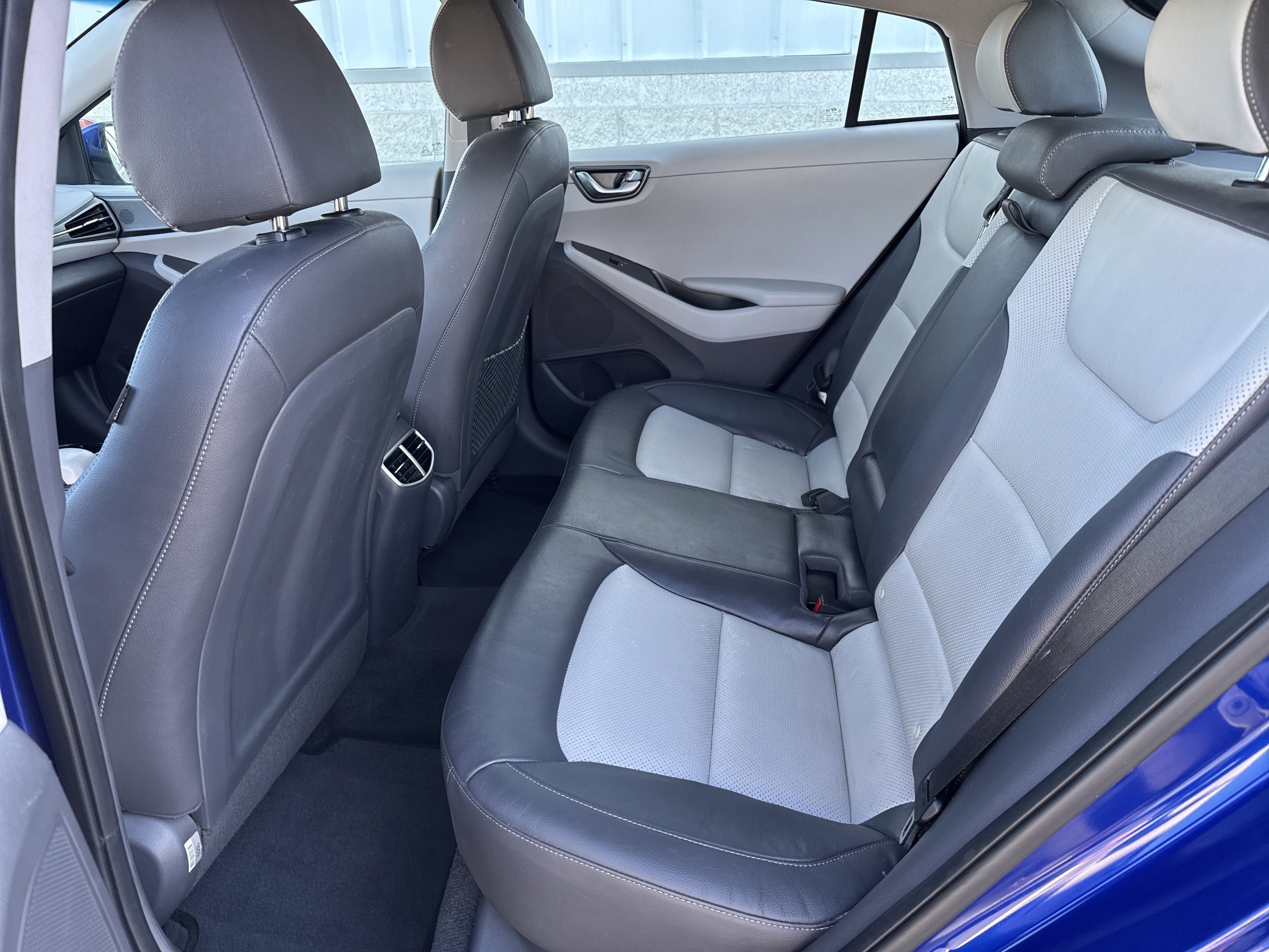 Used 2020 Hyundai Ioniq Limited image 22