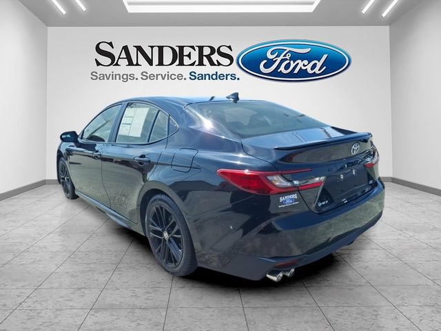 Used 2025 Toyota Camry SE FWD image 4