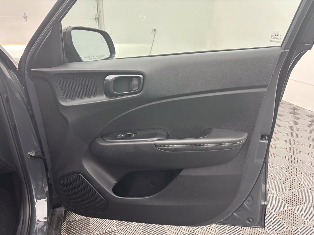 Used 2024 Hyundai Venue Limited FWD image 30