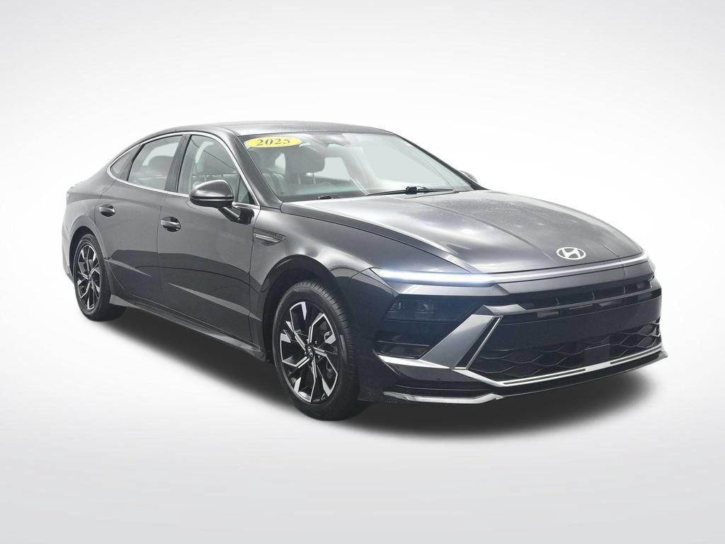 Used 2025 Hyundai Sonata SEL FWD image 3