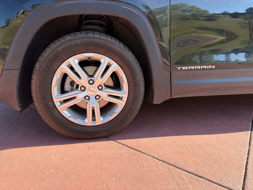 Used 2024 GMC Terrain SLE image 35