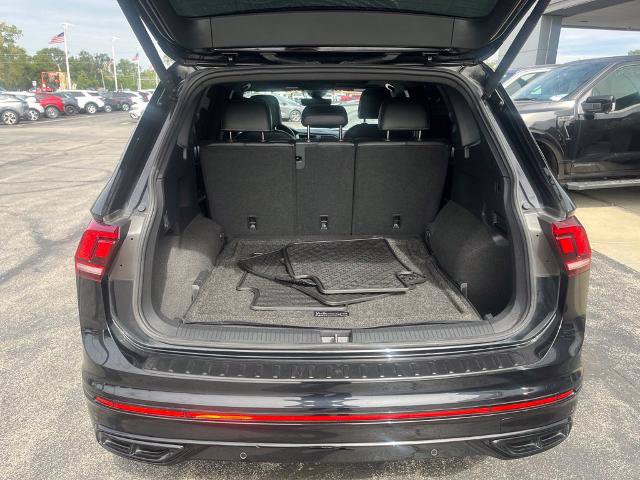 Used 2024 Volkswagen Tiguan SE R-Line AWD/4WD image 16