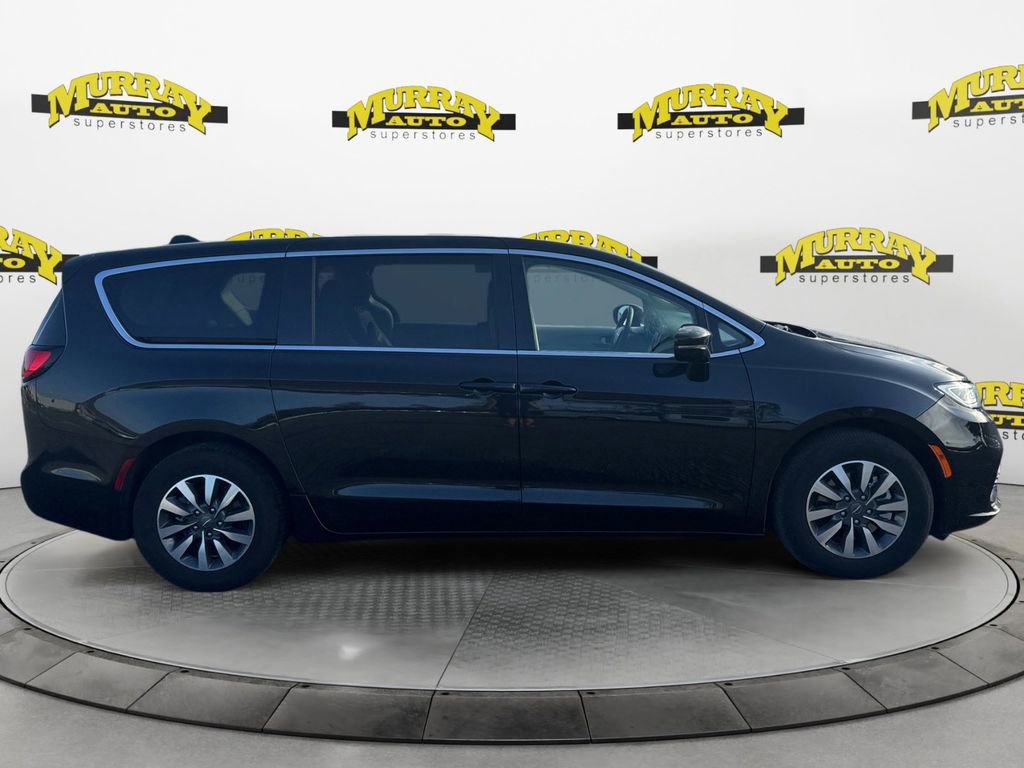 Used 2024 Chrysler Pacifica Limited FWD image 7