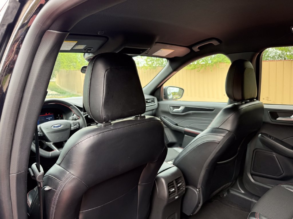 Certified 2025 Ford Escape ST-Line Select AWD/4WD image 22