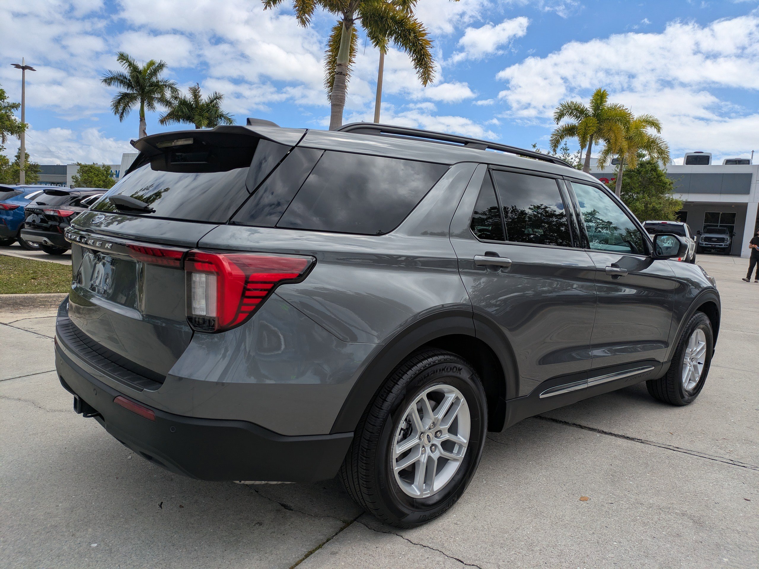 Certified 2025 Ford Explorer Active RWD image 4