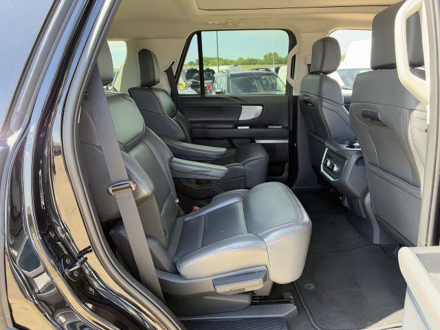 Certified 2025 Ford Expedition Active AWD/4WD image 30