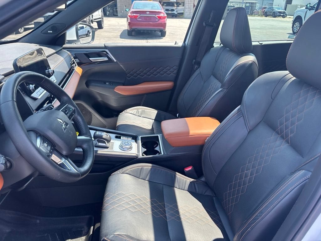 Used 2022 Mitsubishi Outlander SEL AWD/4WD image 2