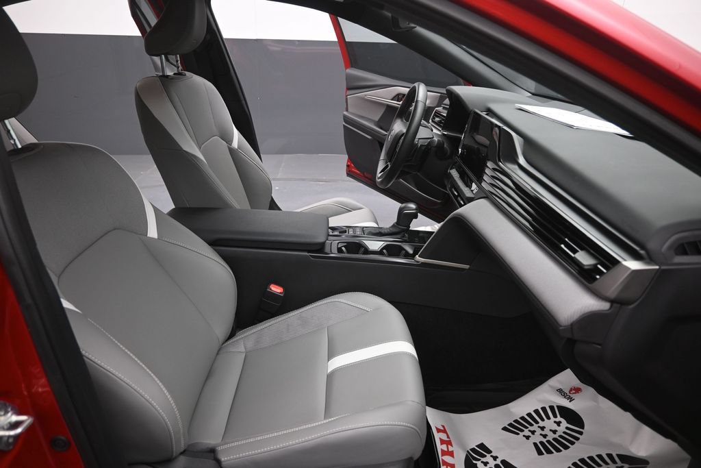 Used 2025 Toyota Camry SE w/ Convenience Package FWD image 14