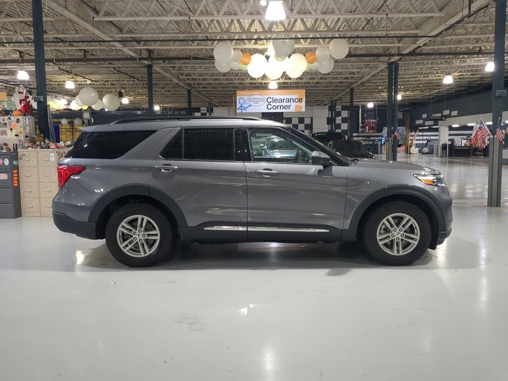 Certified 2022 Ford Explorer XLT w/ Equipment Group 202A AWD/4WD image 7