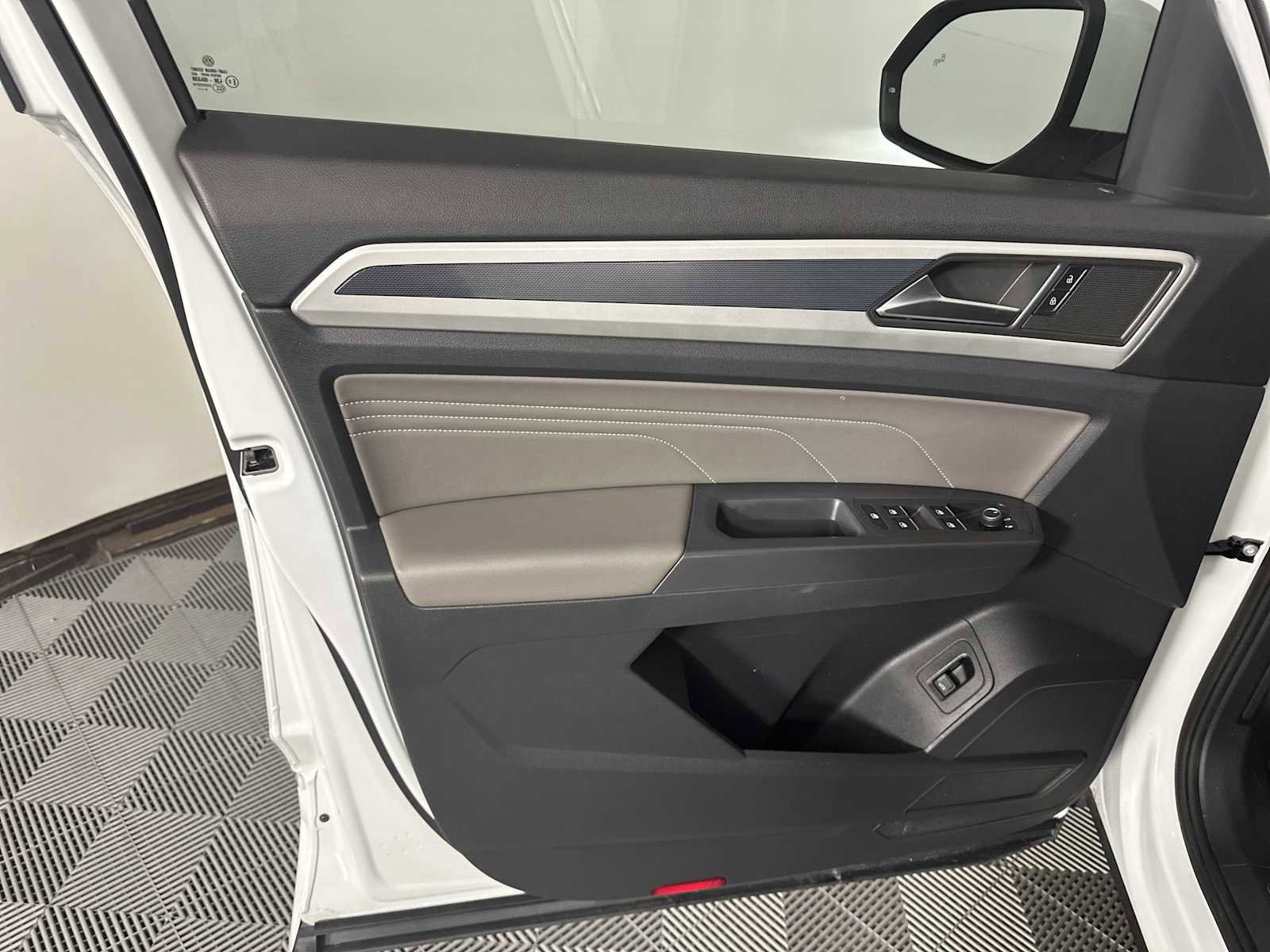 Used 2022 Volkswagen Atlas Cross Sport SEL R-Line image 16